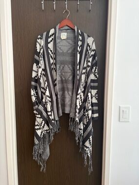 Billabong Grey & White Aztec Open-Front Fringe Cardigan